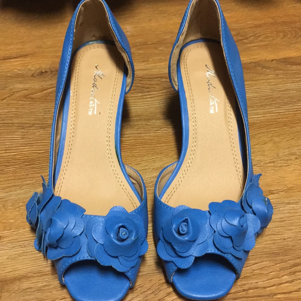 Vintage style kitten heels